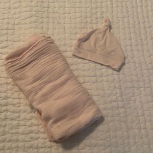Light Pink Knotted Beanie & Swaddle Set